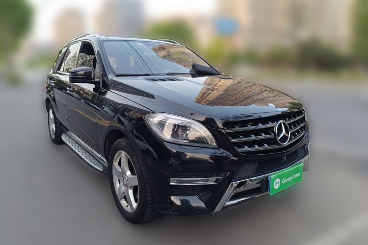 Used Mercedes-Benz M-Class 2015 ML 400 4MATIC Luxury Model Front Right 45 Deg