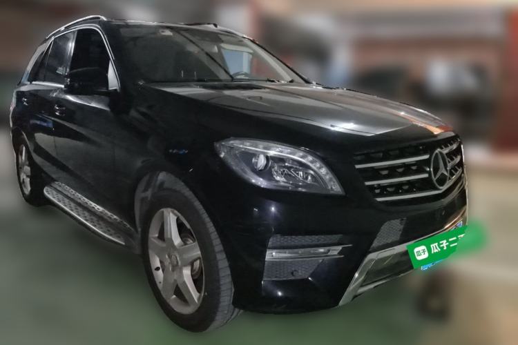 Used Mercedes-Benz M-Class 2015 ML 400 4MATIC Luxury Model Front Right 45 Deg
