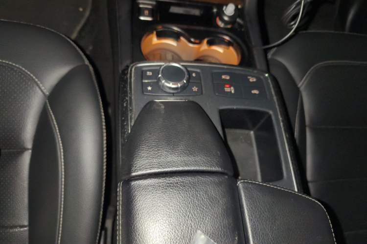 Used Mercedes-Benz M-Class 2015 ML 400 4MATIC Dynamic Model Gear Lever