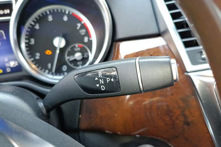 Used Mercedes-Benz M-Class 2015 ML 400 4MATIC Luxury Model Gear Lever