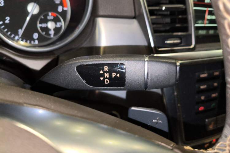 Used Mercedes-Benz M-Class 2015 ML 320 4MATIC Gear Lever