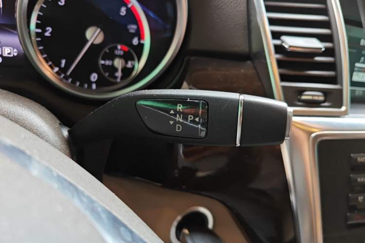 Used Mercedes-Benz M-Class 2015 ML 350 CDI 4MATIC Gear Lever