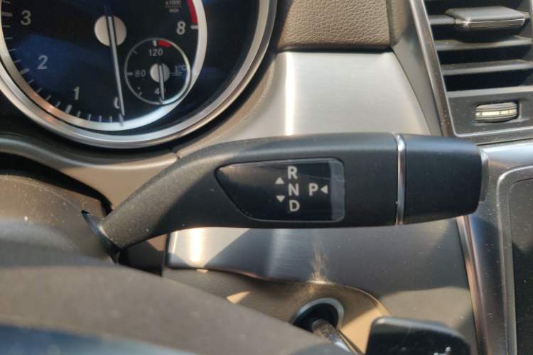Used Mercedes-Benz M-Class 2015 ML 320 4MATIC Gear Lever
