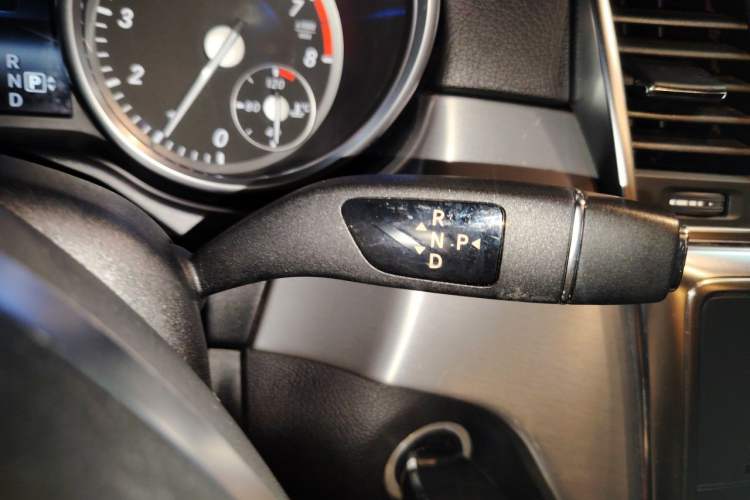 Used Mercedes-Benz M-Class 2015 ML 320 4MATIC Gear Lever