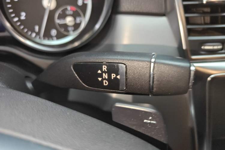 Used Mercedes-Benz M-Class 2015 ML 320 4MATIC Gear Lever