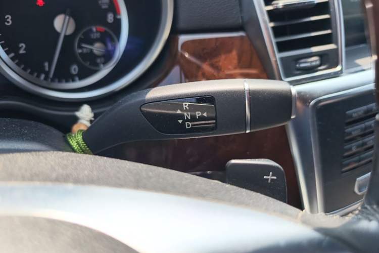 Used Mercedes-Benz M-Class 2015 ML 400 4MATIC Luxury Model Gear Lever