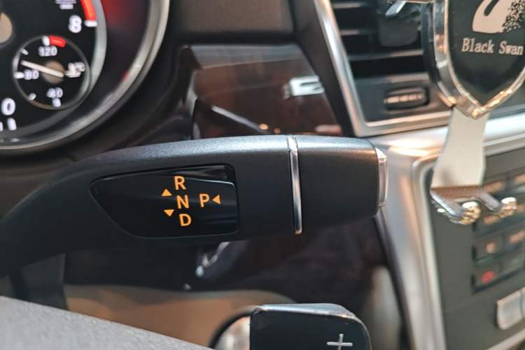 Used Mercedes-Benz M-Class 2015 ML 400 4MATIC Luxury Model Gear Lever
