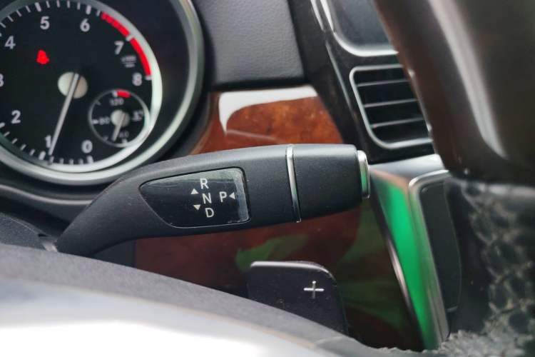 Used Mercedes-Benz M-Class 2015 ML 400 4MATIC Luxury Model Gear Lever