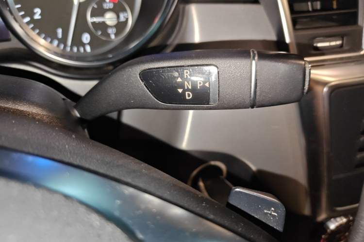 Used Mercedes-Benz M-Class 2015 ML 320 4MATIC Gear Lever