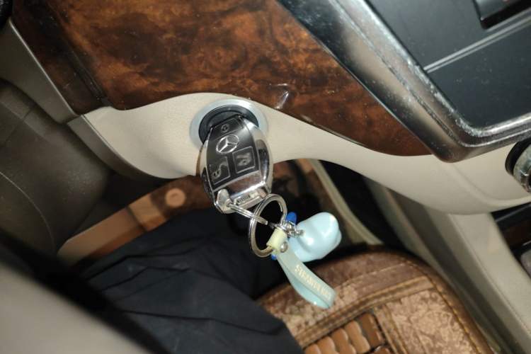 Used Mercedes-Benz M-Class 2015 ML 400 4MATIC Dynamic Model Gear Lever