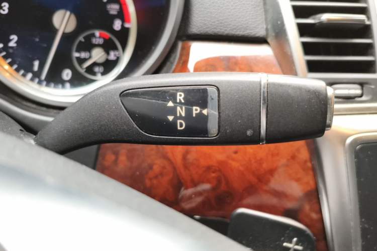Used Mercedes-Benz M-Class 2015 ML 400 4MATIC Dynamic Model Gear Lever