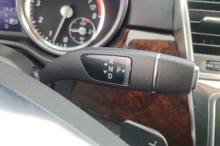 Used Mercedes-Benz M-Class 2015 ML 400 4MATIC Dynamic Model Gear Lever