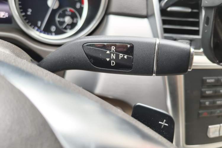 Used Mercedes-Benz M-Class 2015 ML 320 4MATIC Gear Lever