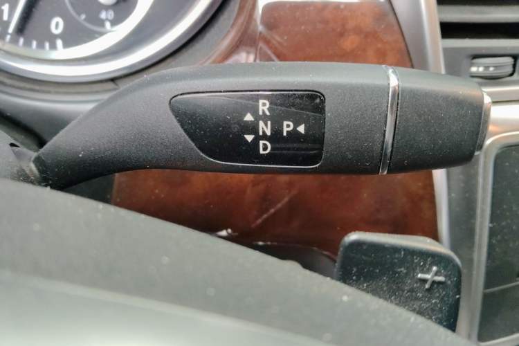 Used Mercedes-Benz M-Class 2015 ML 400 4MATIC Dynamic Model Gear Lever