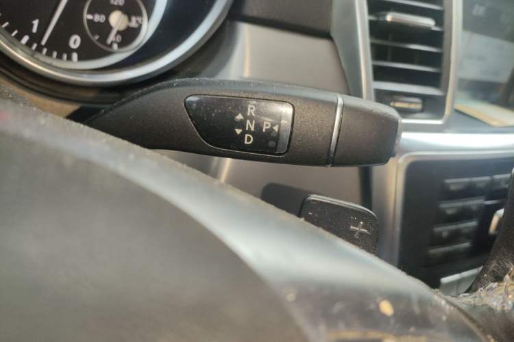 Used Mercedes-Benz M-Class 2015 ML 320 4MATIC Gear Lever