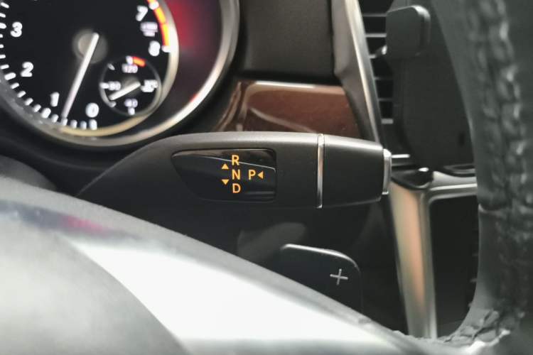 Used Mercedes-Benz M-Class 2015 ML 400 4MATIC Dynamic Model Gear Lever