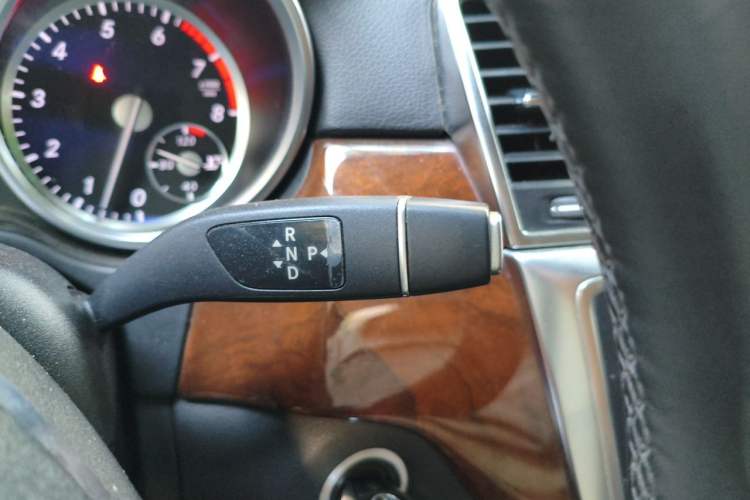 Used Mercedes-Benz M-Class 2015 ML 400 4MATIC Dynamic Model Gear Lever
