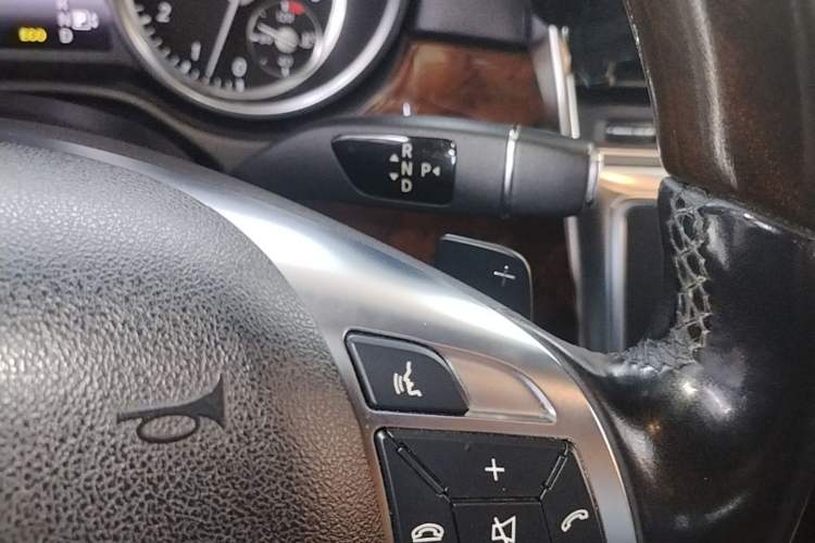 Used Mercedes-Benz M-Class 2015 ML 400 4MATIC Luxury Model Gear Lever