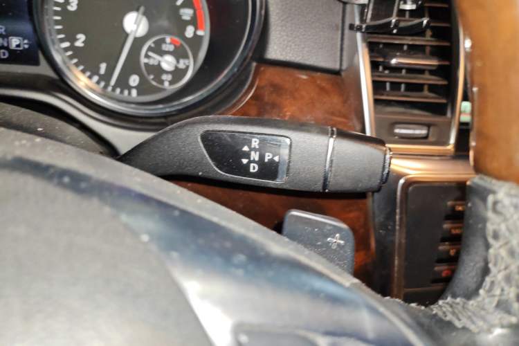 Used Mercedes-Benz M-Class 2015 ML 400 4MATIC Luxury Model Gear Lever