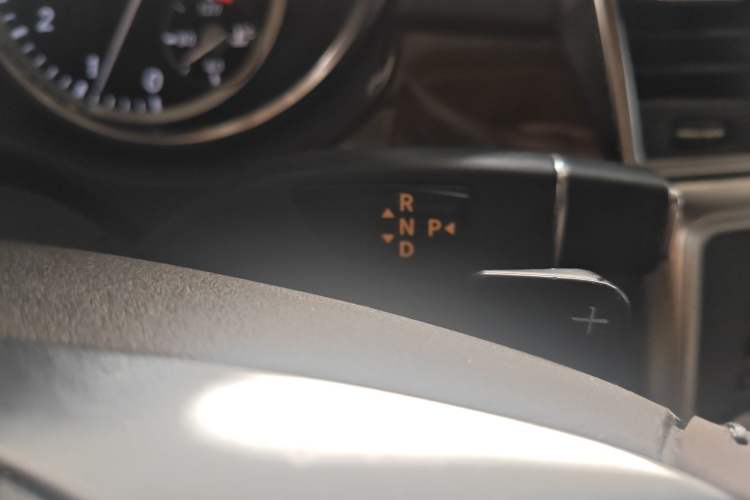 Used Mercedes-Benz M-Class 2015 ML 400 4MATIC Dynamic Model Gear Lever