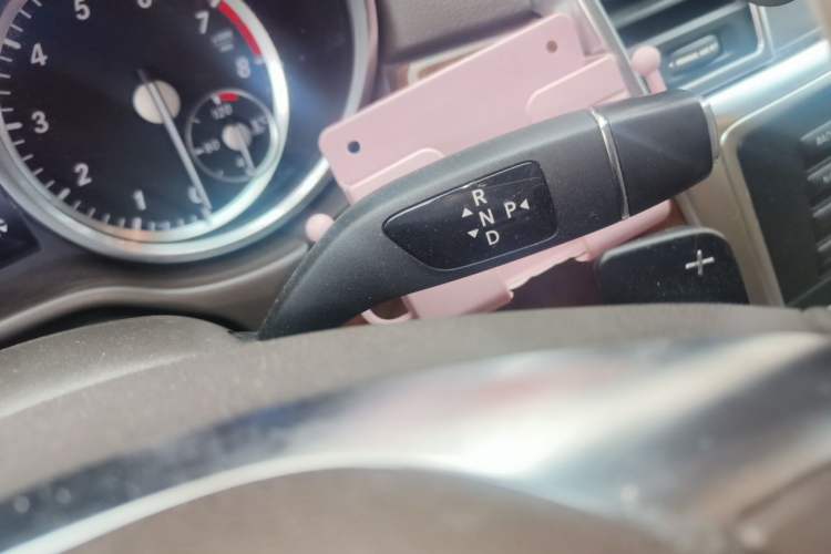 Used Mercedes-Benz M-Class 2015 ML 400 4MATIC Dynamic Model Gear Lever