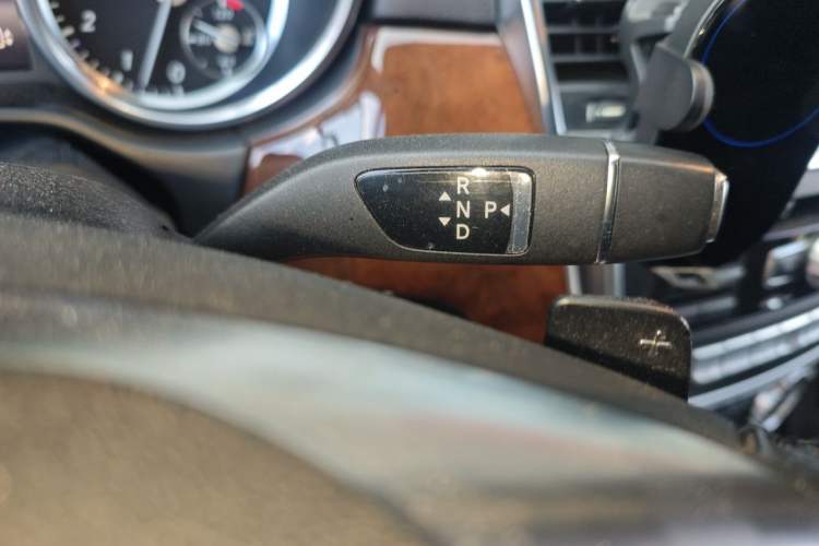 Used Mercedes-Benz M-Class 2015 ML 400 4MATIC Dynamic Model Gear Lever