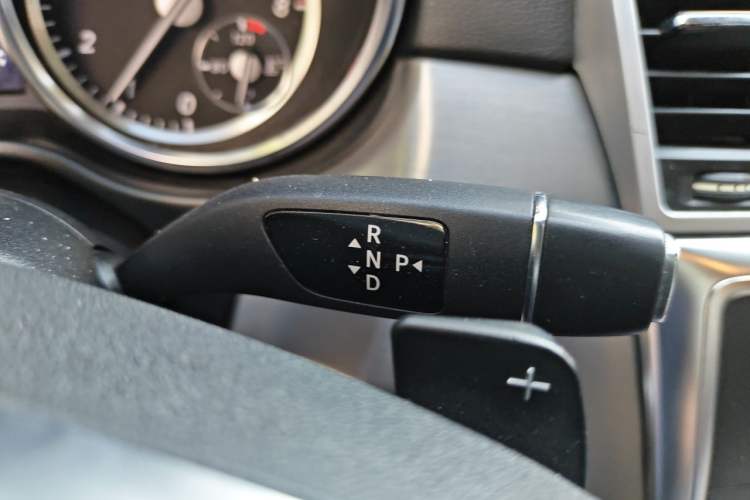 Used Mercedes-Benz M-Class 2015 ML 320 4MATIC Gear Lever