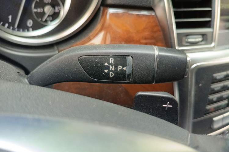 Used Mercedes-Benz M-Class 2015 ML 400 4MATIC Dynamic Model Gear Lever