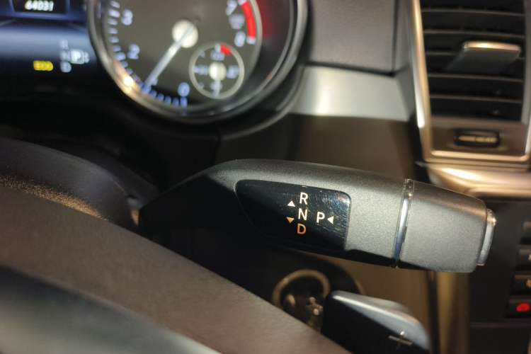 Used Mercedes-Benz M-Class 2015 ML 320 4MATIC Gear Lever