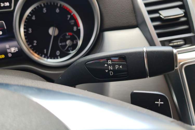 Used Mercedes-Benz M-Class 2015 ML 320 4MATIC Gear Lever