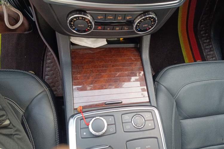 Used Mercedes-Benz M-Class 2015 ML 400 4MATIC Luxury Model Gear Lever