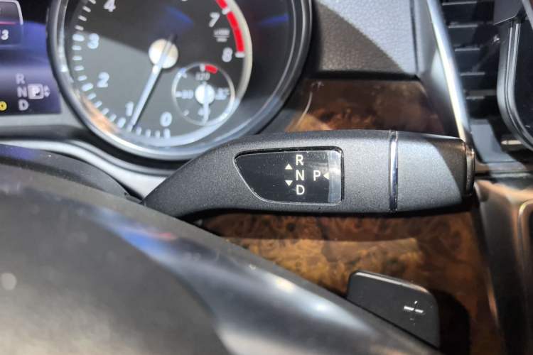 Used Mercedes-Benz M-Class 2015 ML 400 4MATIC Luxury Model Gear Lever