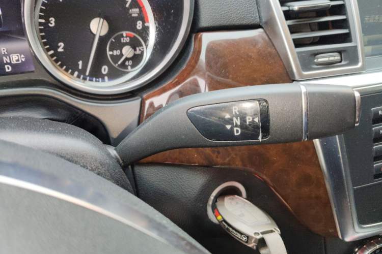 Used Mercedes-Benz M-Class 2015 ML 400 4MATIC Dynamic Model Gear Lever