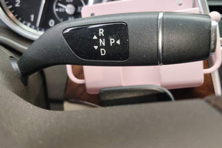 Used Mercedes-Benz M-Class 2015 ML 400 4MATIC Dynamic Model Gear Lever
