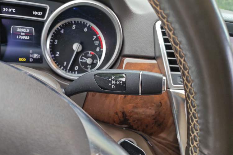 Used Mercedes-Benz M-Class 2015 ML 400 4MATIC Dynamic Model Gear Lever