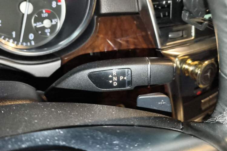 Used Mercedes-Benz M-Class 2015 ML 400 4MATIC Dynamic Model Gear Lever