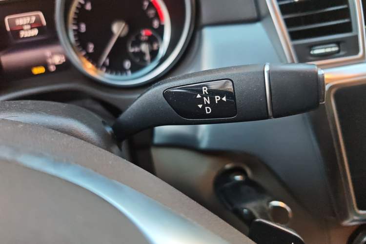 Used Mercedes-Benz M-Class 2015 ML 320 4MATIC Gear Lever