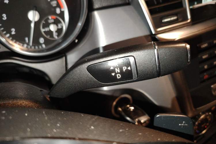Used Mercedes-Benz M-Class 2015 ML 320 4MATIC Gear Lever
