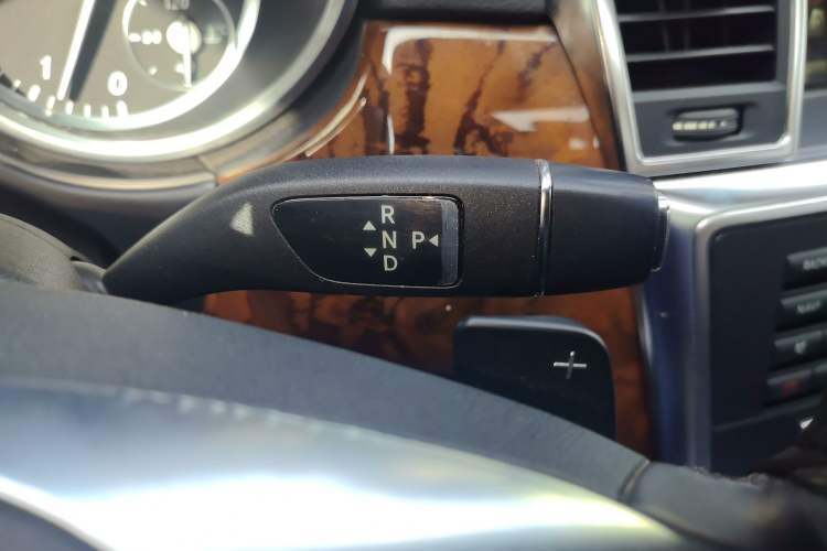 Used Mercedes-Benz M-Class 2015 ML 400 4MATIC Dynamic Model Gear Lever