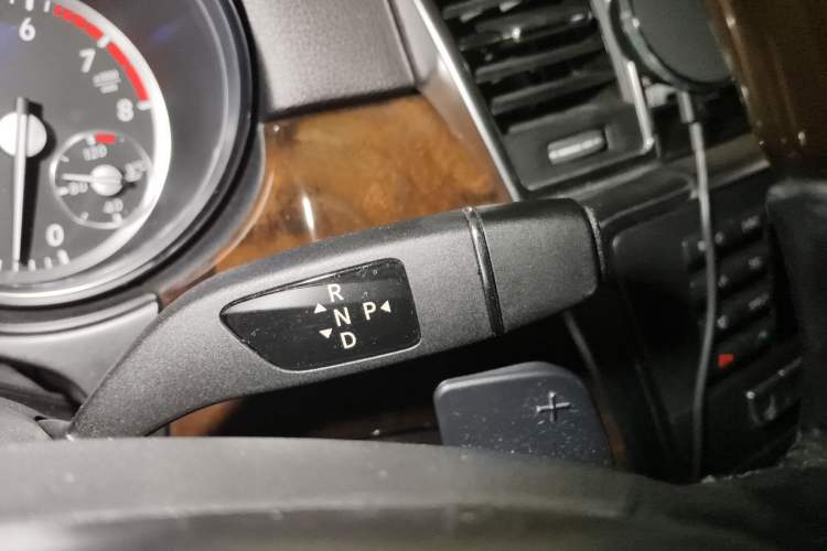 Used Mercedes-Benz M-Class 2015 ML 400 4MATIC Luxury Model Gear Lever