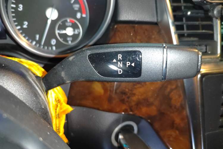 Used Mercedes-Benz M-Class 2015 ML 400 4MATIC Luxury Model Gear Lever
