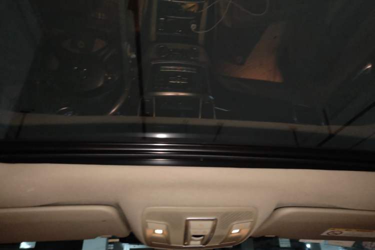Used Mercedes-Benz M-Class 2015 ML 400 4MATIC Dynamic Model Headliner