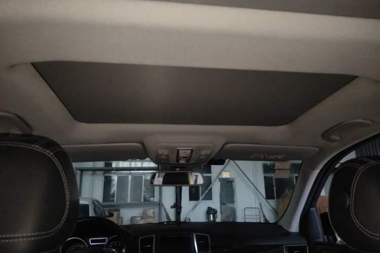 Used Mercedes-Benz M-Class 2015 ML 400 4MATIC Dynamic Model Headliner