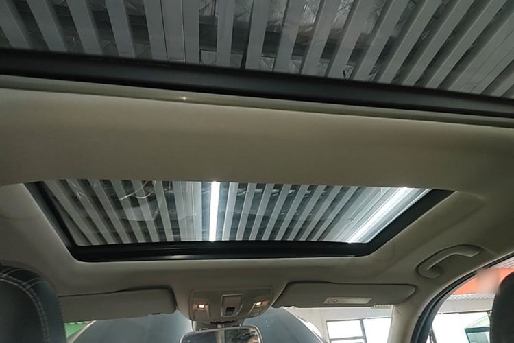 Used Mercedes-Benz M-Class 2015 ML 400 4MATIC Dynamic Model Headliner