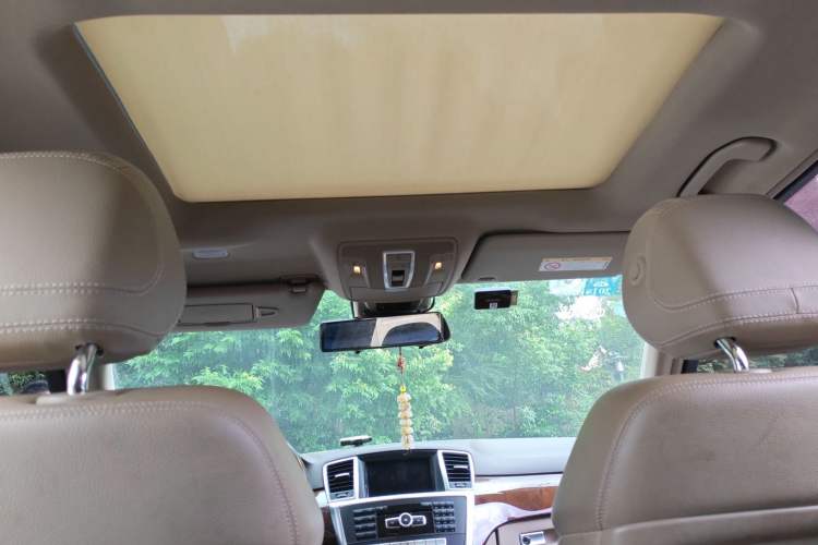 Used Mercedes-Benz M-Class 2015 ML 400 4MATIC Dynamic Model Headliner