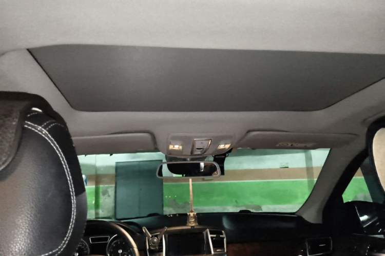 Used Mercedes-Benz M-Class 2015 ML 400 4MATIC Dynamic Model Headliner