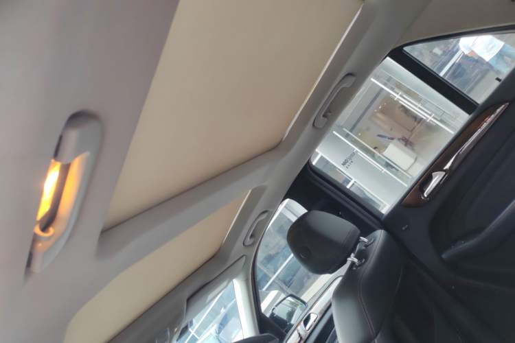 Used Mercedes-Benz M-Class 2015 ML 400 4MATIC Dynamic Model Headliner