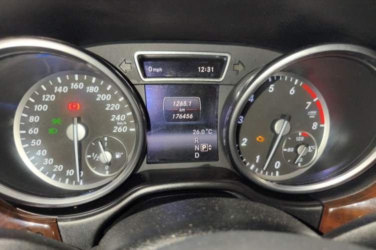 Used Mercedes-Benz M-Class 2015 ML 400 4MATIC Dynamic Model Instrument Cluster