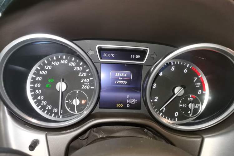 Used Mercedes-Benz M-Class 2015 ML 320 4MATIC Instrument Cluster