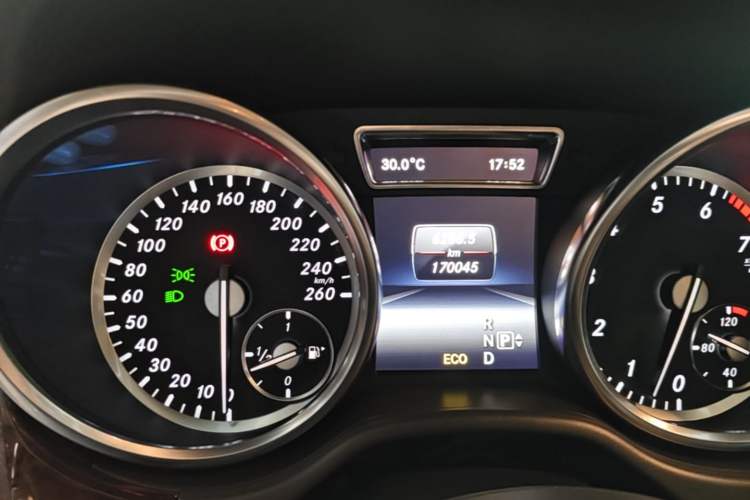 Used Mercedes-Benz M-Class 2015 ML 400 4MATIC Luxury Model Instrument Cluster